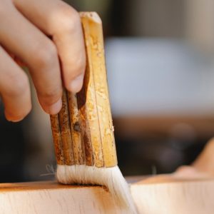 APLICACIÓN DE PRODUCTOS SUPERFICIALES DE ACABADO EN CARPINTERÍA Y MUEBLE